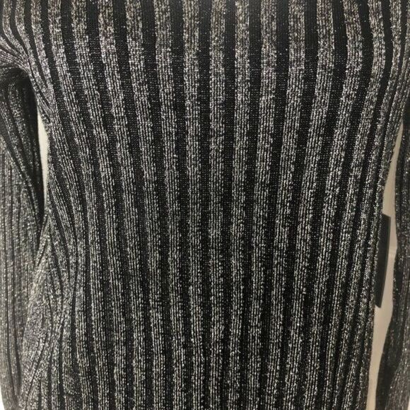 VINCE CAMUTO Gray Ribbed Shimmering Pinstripe Long Sleeve V Neck Sweater - Picture 3 of 8